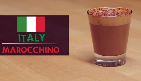 Thức uống mê hoặc này được chế biến từ cà phê espresso, nhưng sữa tươi là thành phần áp đảo đem lại vị béo ngọt cho ly nước. Trên mặt ly cà phê còn được rắc một ít bột ca cao ngon tuyệt.